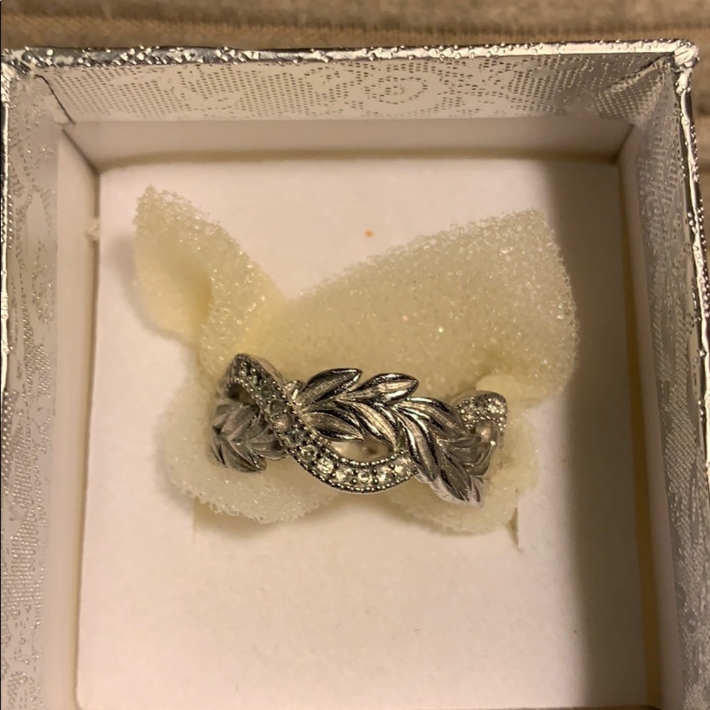 Beautiful artisan leaf design ring diamond